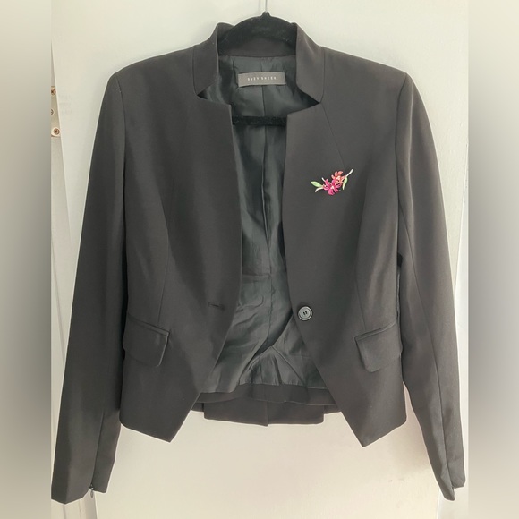 Elegant Black Suzy Shier Blazer - Picture 1 of 6